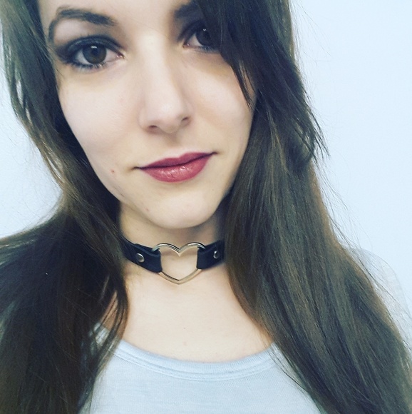 Meet your Posher, Ash - Picture 3 of 3